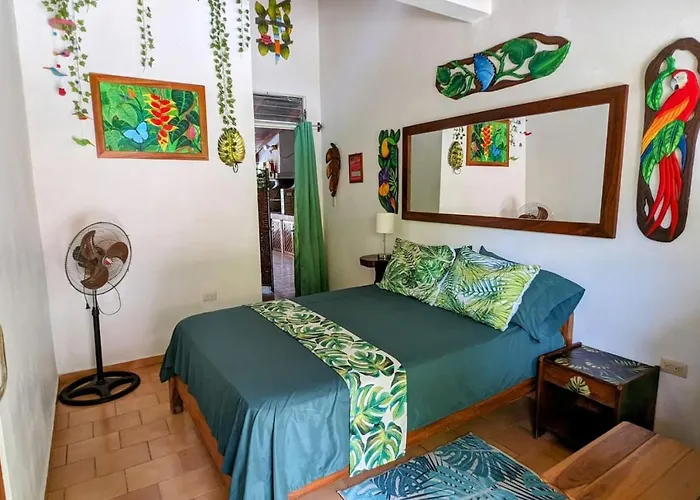 Tico Tiki Vacation Villa, 3 Bedroom * Sámara