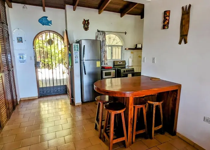 Сasa de vacaciones Tico Tiki Vacation Villa, 3 Bedroom *