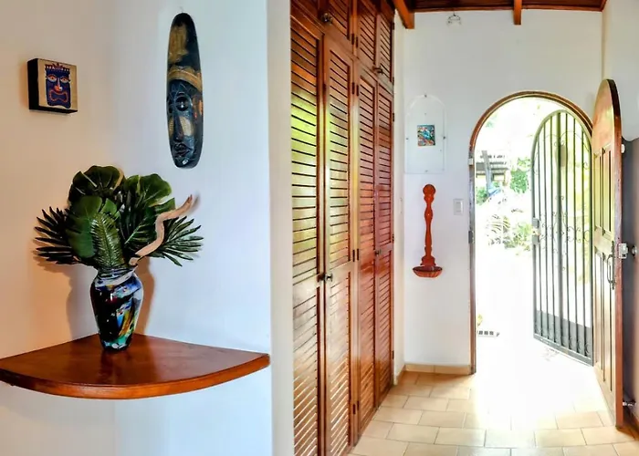 Tico Tiki Vacation Villa, 3 Bedroom Сasa de vacaciones Sámara