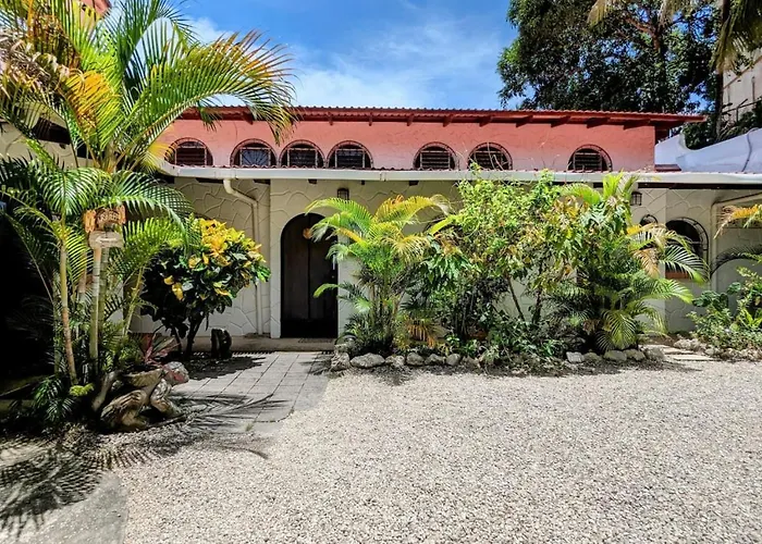 Tico Tiki Vacation Villa, 3 Bedroom Sámara