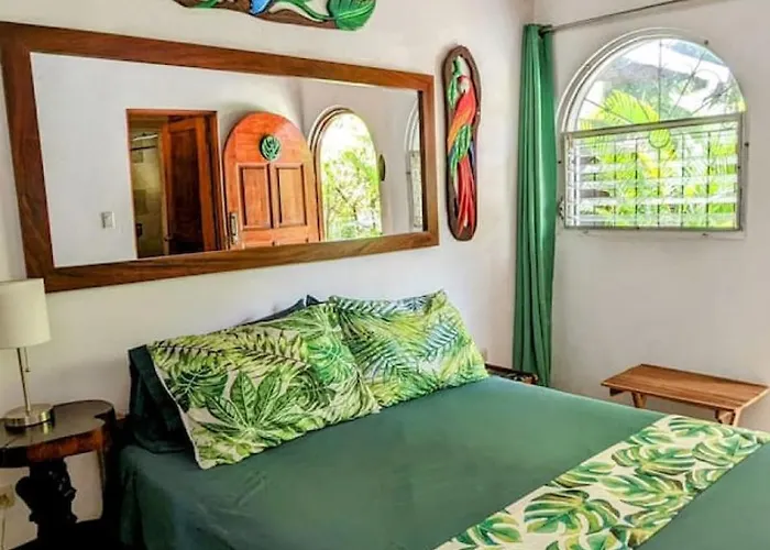 Tico Tiki Vacation Villa, 3 Bedroom Сasa de vacaciones Sámara